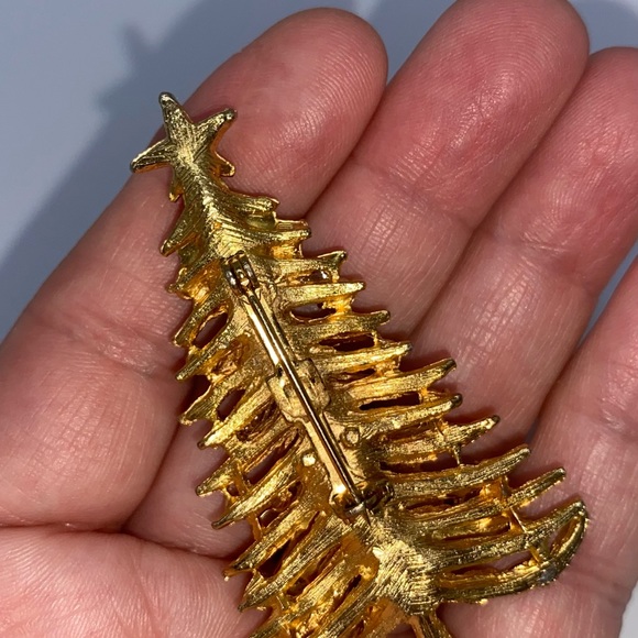 Vintage Rhinestone Gold Tone Christmas Tree Brooch - Picture 3 of 3